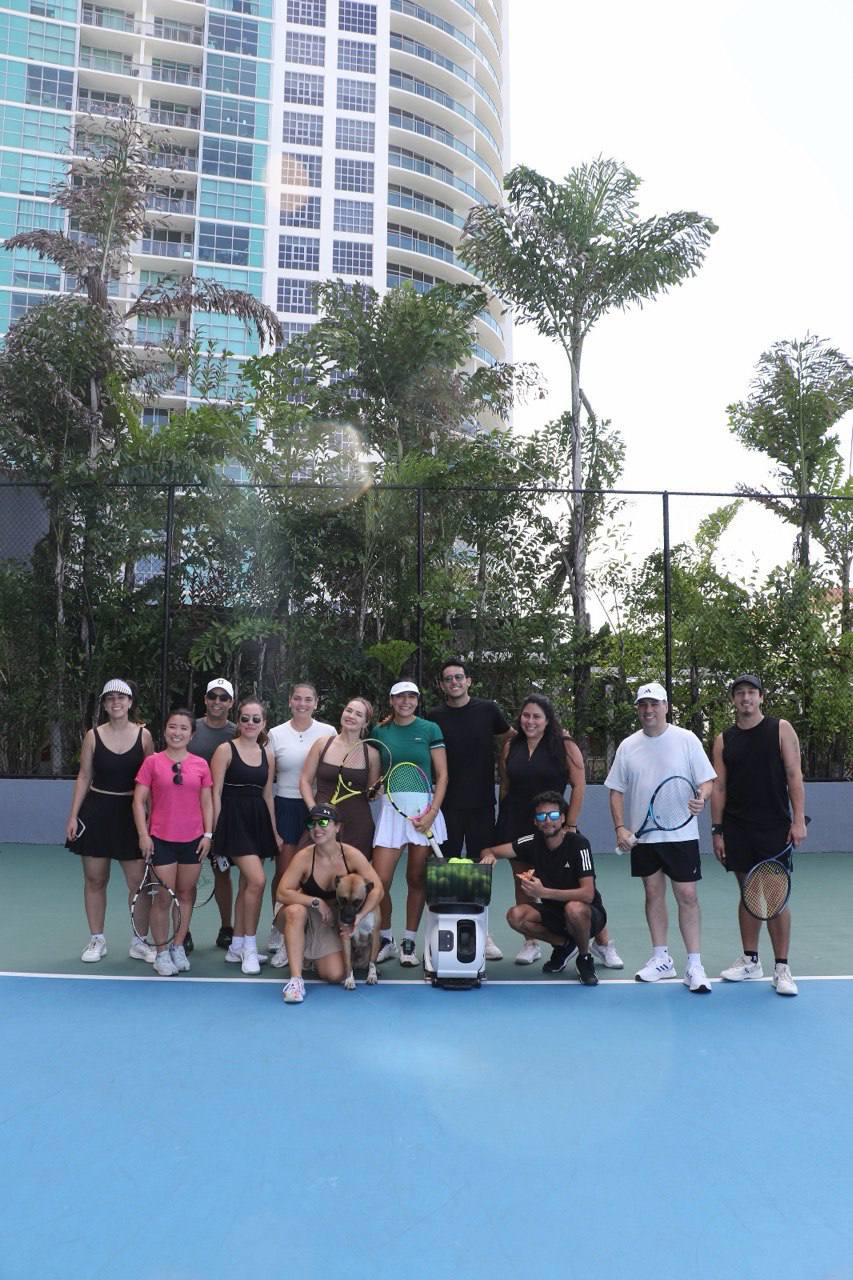 Group session with Pongbot — Miami court